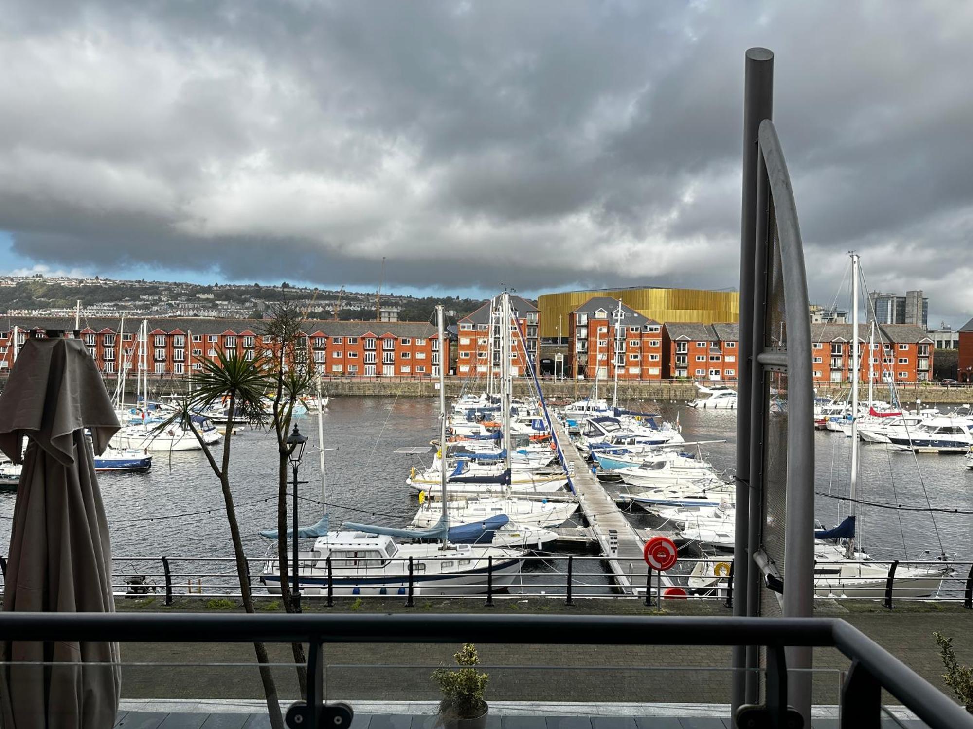 Water Front Apt Walk To The Beach & City Centre Swansea Exteriér fotografie